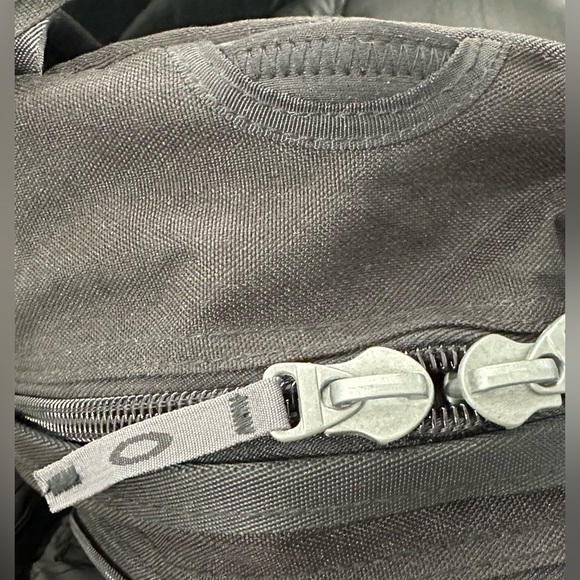 Oakley Sport Backpack - Picture 5 of 7